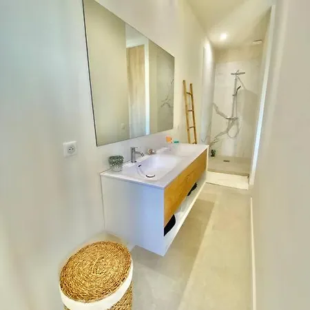 Appt Kris 4 Pax Mer Et Plage A Pieds アパート Saint-Raphaël